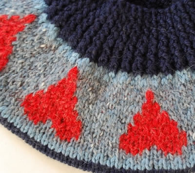 Hearts Beret on Navy underside detail view